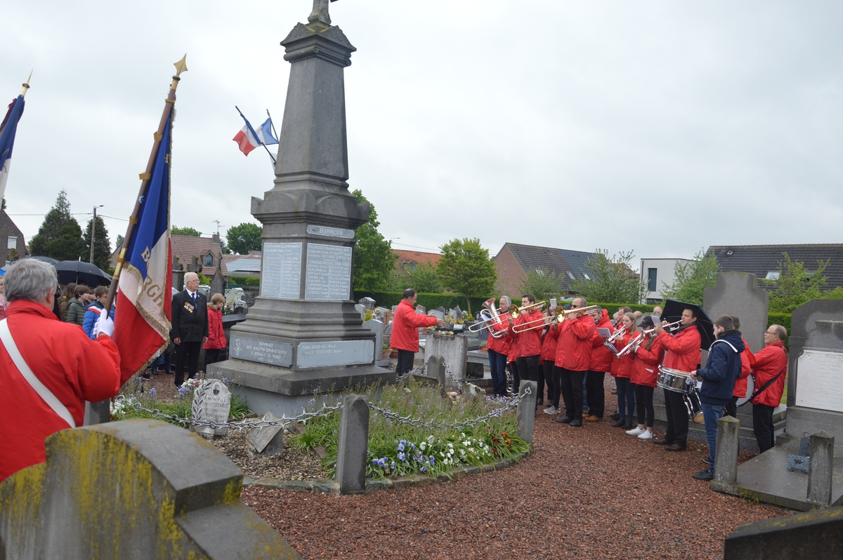 Défilé 8 mai - Bourghelles